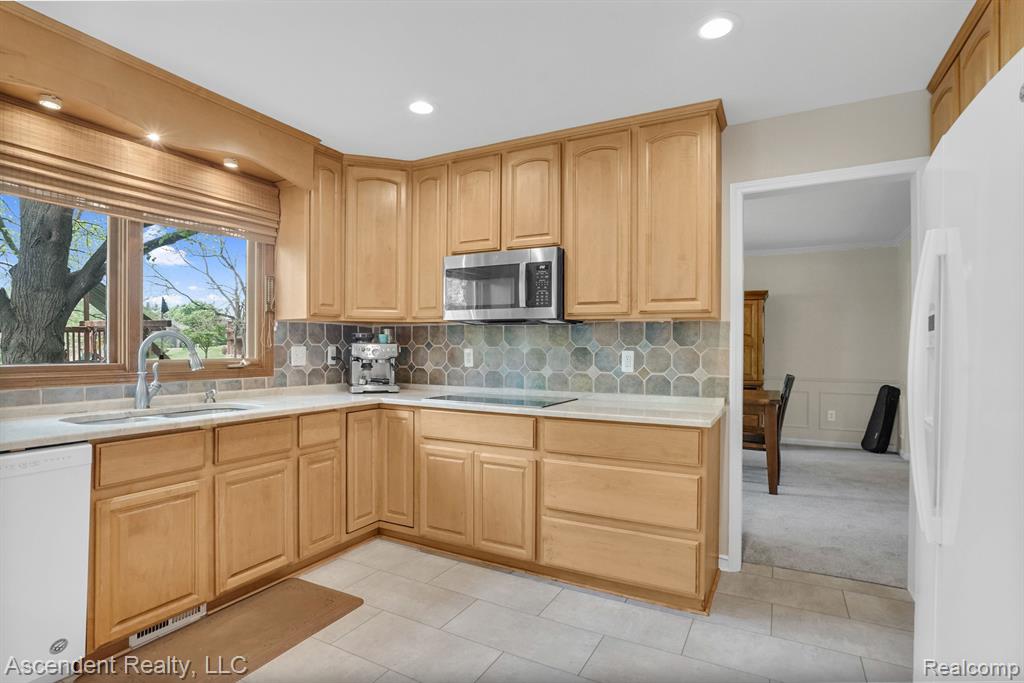 1663 Tacoma Drive Rochester Hills, MI 48306 - Photo 11 of 51