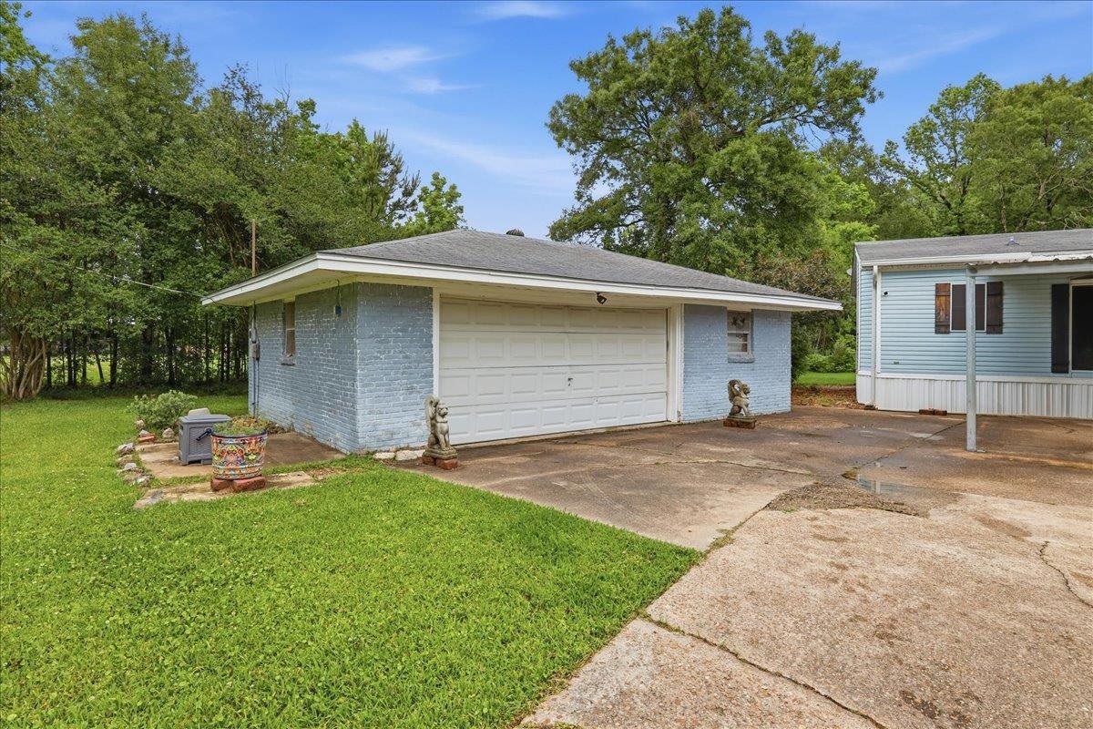 365 Connell Road Vidor, TX 77662 - Photo 2 of 33