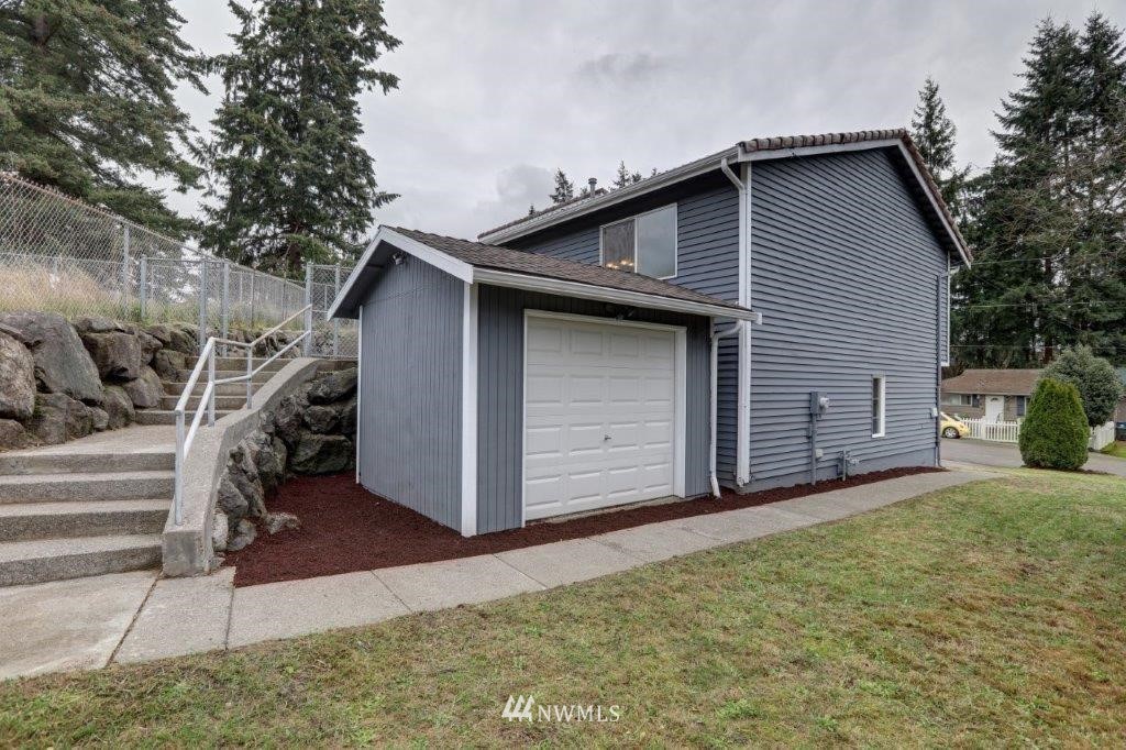 3614 Northeast 7th Place Renton, WA 98056 - Photo 2 of 20