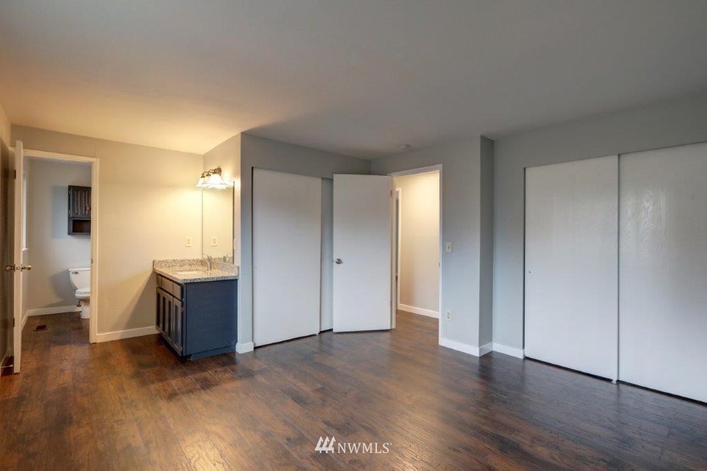 3614 Northeast 7th Place Renton, WA 98056 - Photo 4 of 20