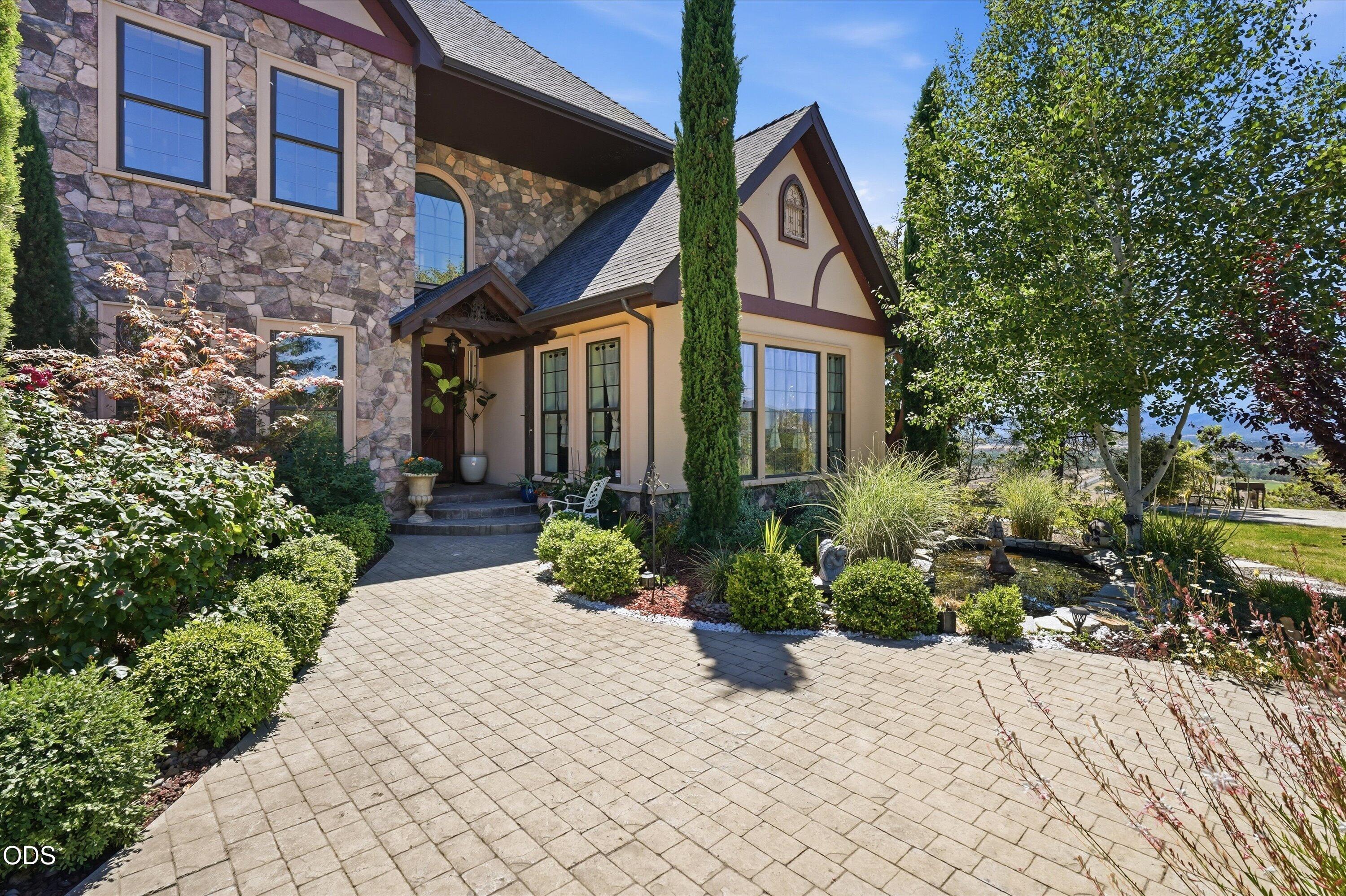 15202 Richards Way Eagle Point, OR 97524 - Photo 10 of 129