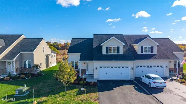 $450,000 | 16 Chip Shot Way, Halfmoon, NY 12118