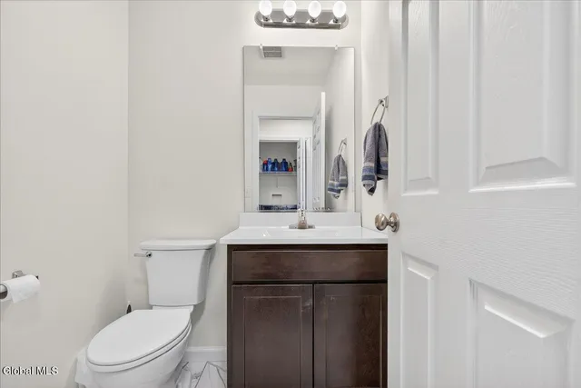 $469,000 | 16 Chip Shot Way, Halfmoon, NY 12118