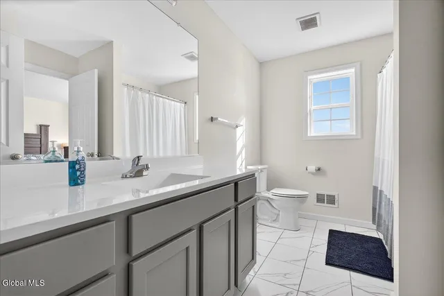 $469,000 | 16 Chip Shot Way, Halfmoon, NY 12118