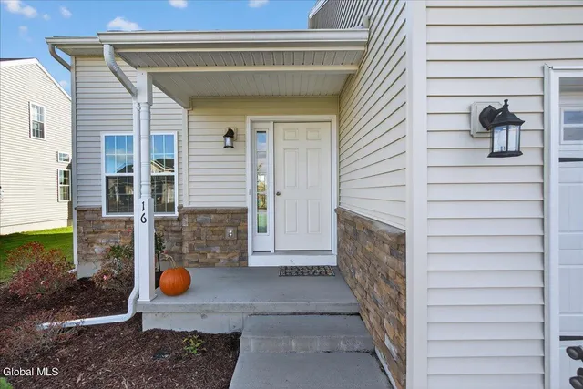 $469,000 | 16 Chip Shot Way, Halfmoon, NY 12118