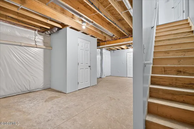 $469,000 | 16 Chip Shot Way, Halfmoon, NY 12118