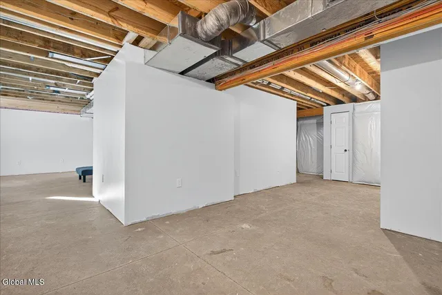 $469,000 | 16 Chip Shot Way, Halfmoon, NY 12118