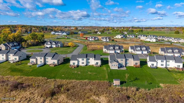 $469,000 | 16 Chip Shot Way, Halfmoon, NY 12118