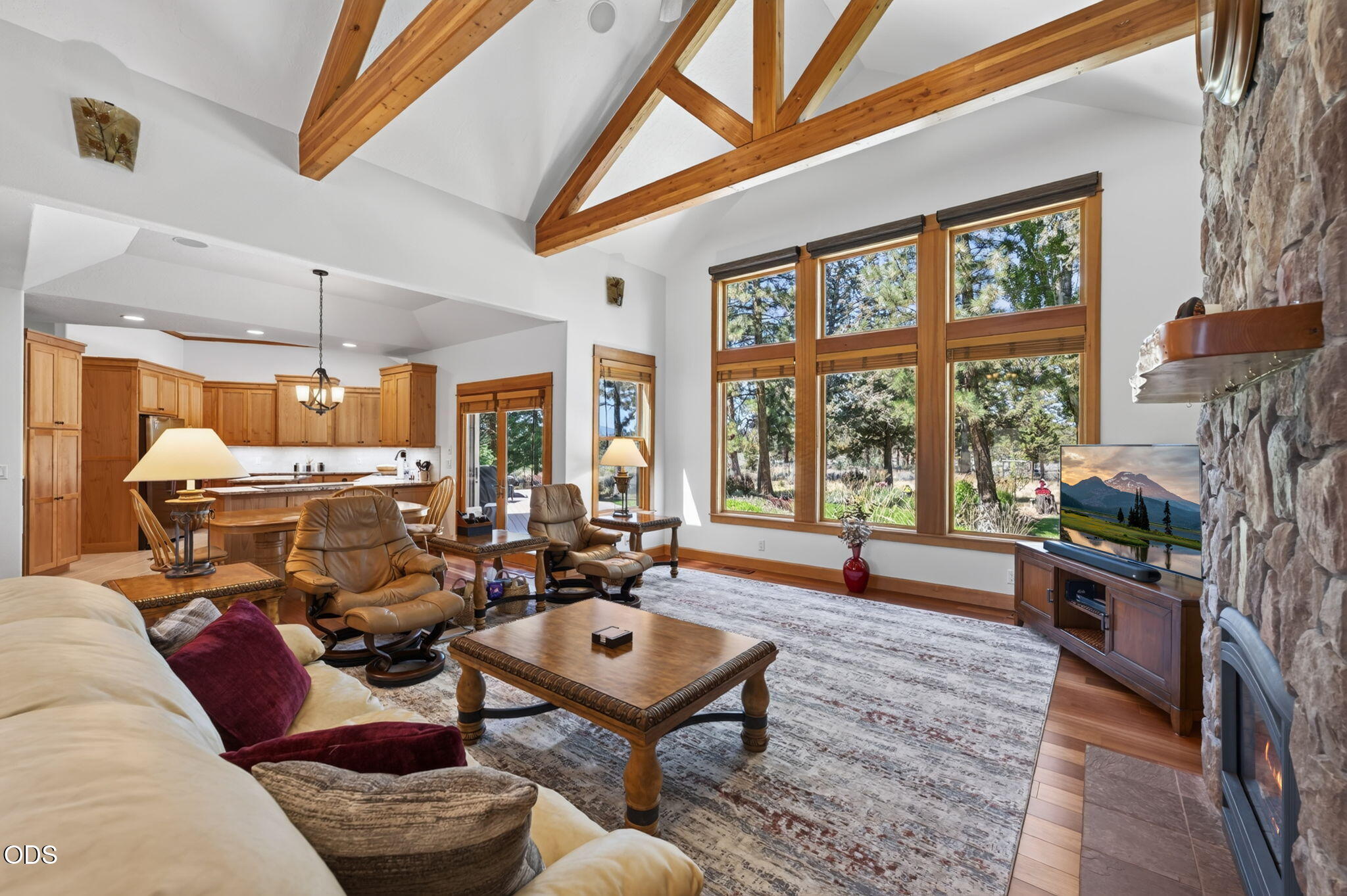 17690 Mountain View Road Sisters, OR 97759 - Photo 8 of 83 Gallery Image 8