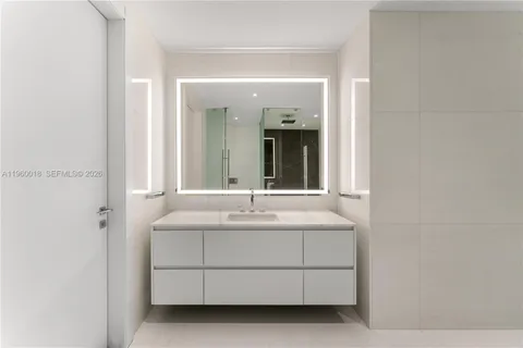 $1,850,000 | 300 Biscayne Blvd Way, Unit 2009, Miami, FL 33131