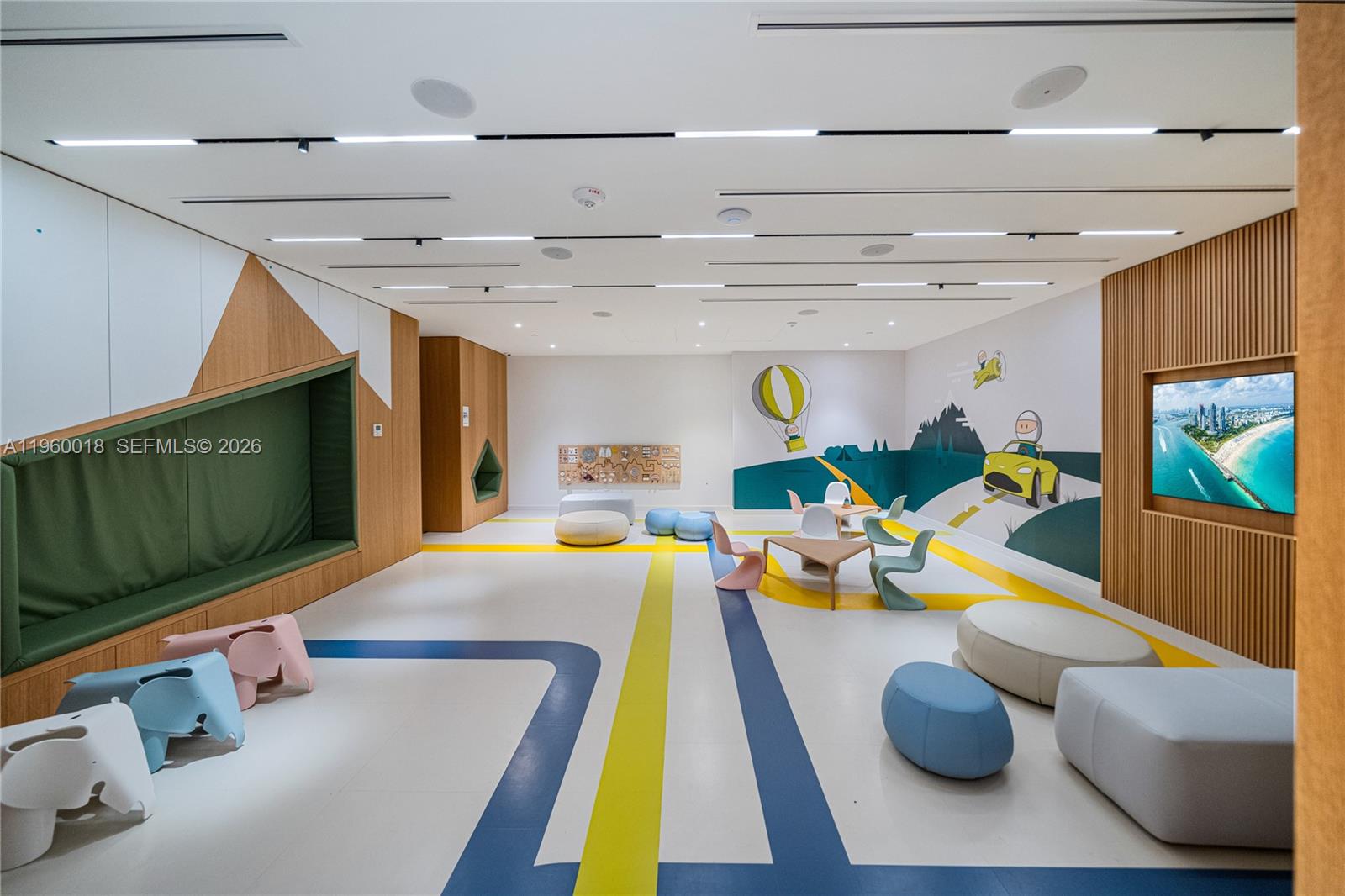 300 Biscayne Blvd Way, Unit 2009 Miami, FL 33131 - Photo 31 of 58 a bathroom with a tub sink and mirror