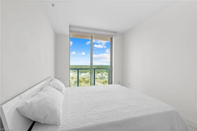 $4,000 | 3000 Oasis Grand Boulevard, Unit 1101, Fort Myers, FL 33916