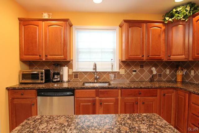4129 Walter Road Bethlehem, PA 18020 - Photo 17 of 46 Gallery Image 17