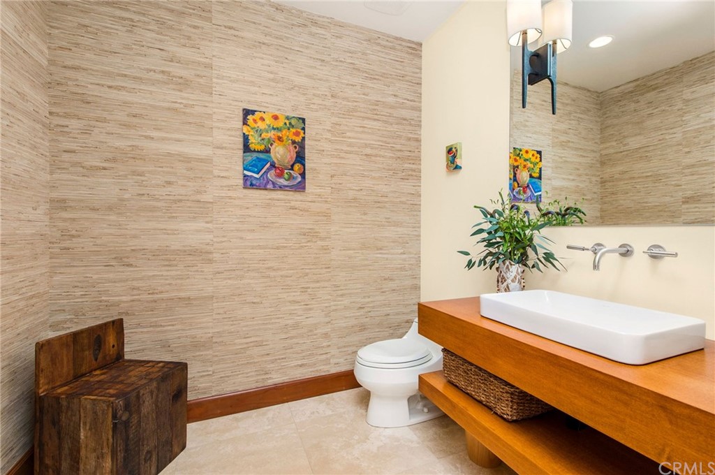 10 Smithcliffs Road Laguna Beach, CA 92651 - Photo 20 of 38 a bathroom with a toilet and a sink