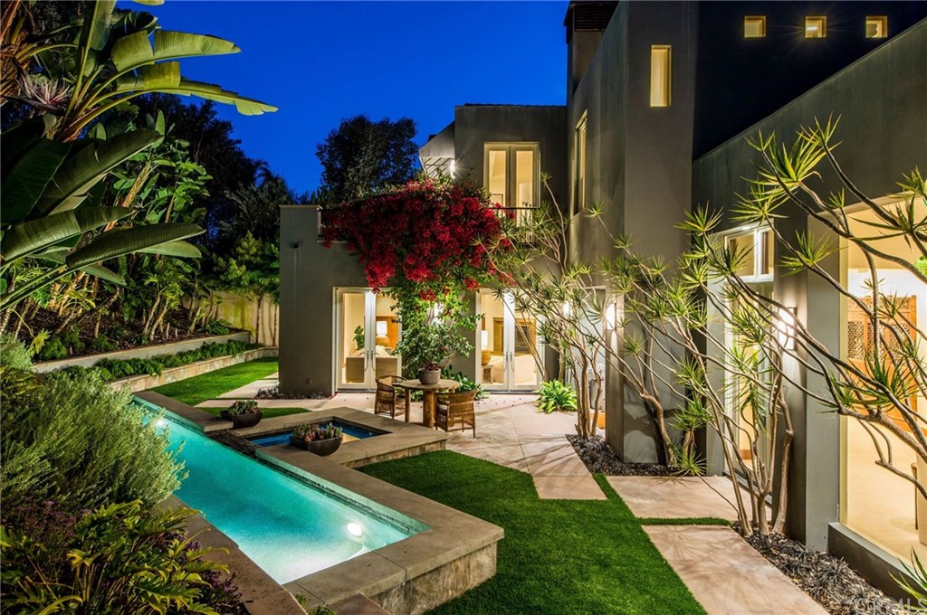 10 Smithcliffs Road Laguna Beach, CA 92651 - Photo 36 of 38 a view of a backyard with plants and a patio
