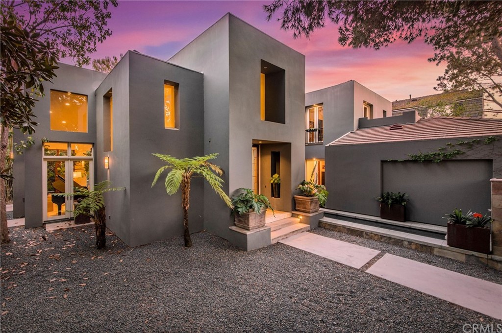 10 Smithcliffs Road Laguna Beach, CA 92651 - Photo 4 of 38 a view of a house with potted plants