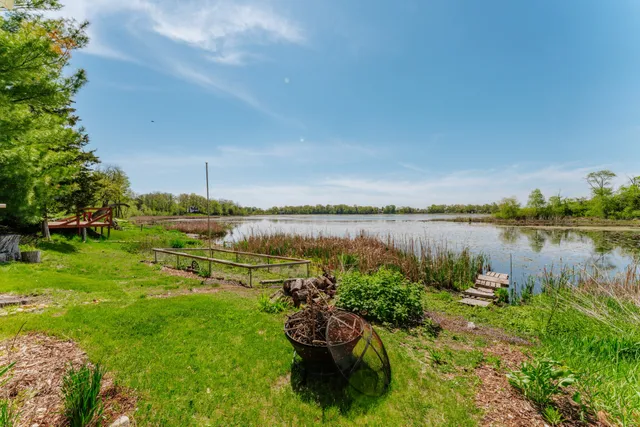 $299,900 | W6641 North Lakeshore Drive, Sugar Creek, WI 53121