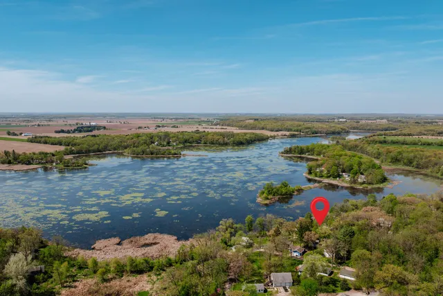 $299,900 | W6641 North Lakeshore Drive, Sugar Creek, WI 53121