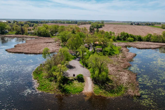 $299,900 | W6641 North Lakeshore Drive, Sugar Creek, WI 53121