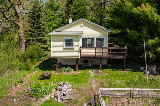 $299,900 | W6641 North Lakeshore Drive, Sugar Creek, WI 53121