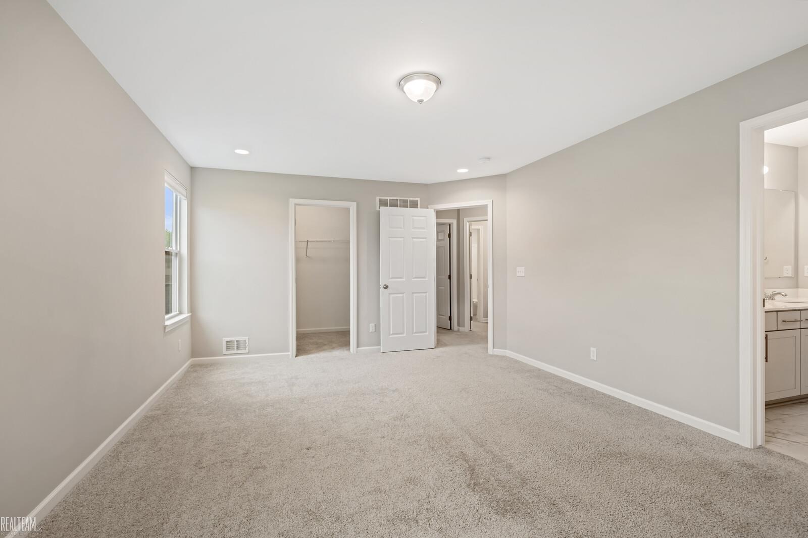 922 Lemon Drive Rochester, MI 48307 - Photo 18 of 33 50176365-d664ea9c-fa64-4ec3-ab5d-ffad5db277bd.JPG