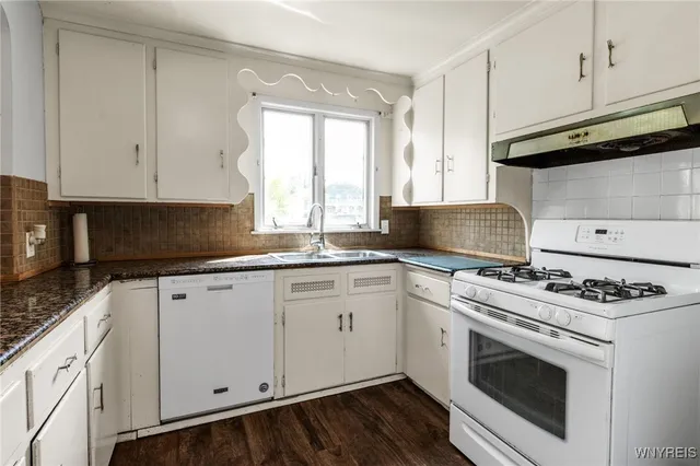 $1,800 | 85 Lake Street, Hamburg, NY 14075