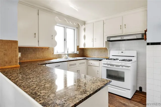 $1,800 | 85 Lake Street, Hamburg, NY 14075