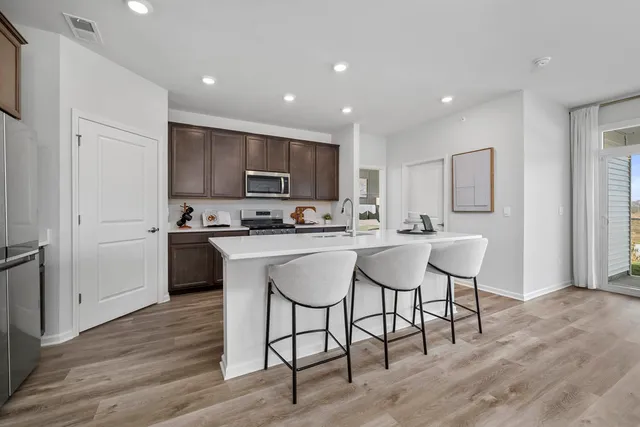 $499,990 | 1390 Wild Tulip Circle, Bartlett, IL 60103