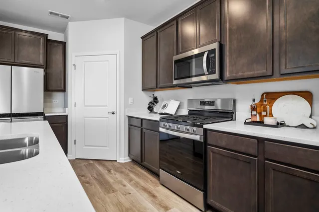 $499,990 | 1390 Wild Tulip Circle, Bartlett, IL 60103