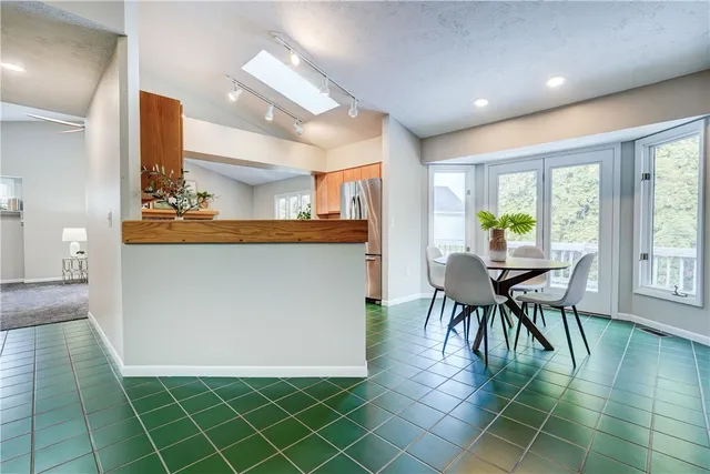 $284,900 | 26 Markay Court, Brighton, NY 14618