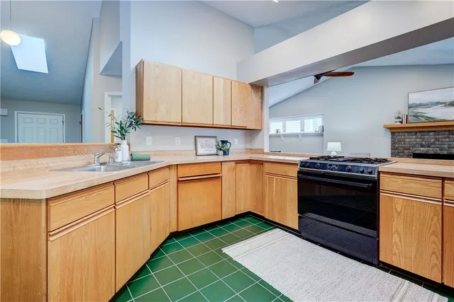 $284,900 | 26 Markay Court, Brighton, NY 14618