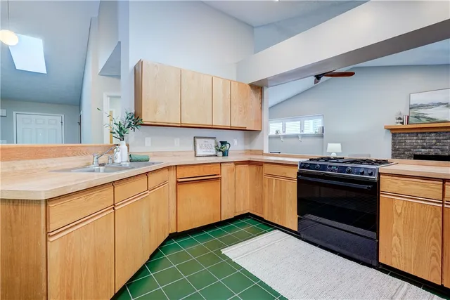 $284,900 | 26 Markay Court, Brighton, NY 14618