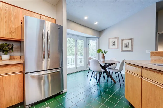 $284,900 | 26 Markay Court, Brighton, NY 14618