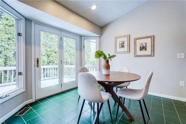 $284,900 | 26 Markay Court, Brighton, NY 14618