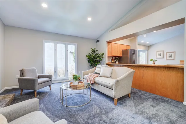 $284,900 | 26 Markay Court, Brighton, NY 14618