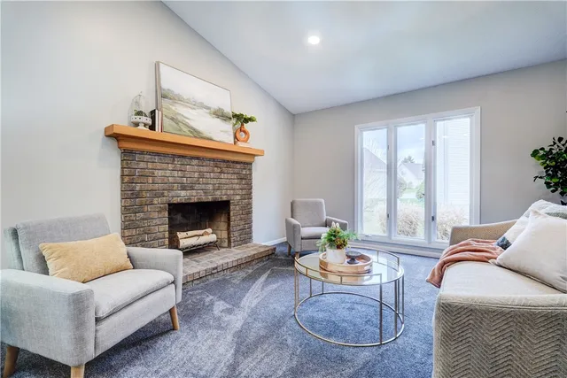 $284,900 | 26 Markay Court, Brighton, NY 14618