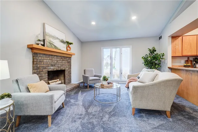 $284,900 | 26 Markay Court, Brighton, NY 14618