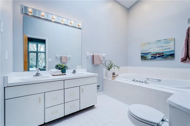 $284,900 | 26 Markay Court, Brighton, NY 14618