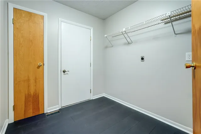 $284,900 | 26 Markay Court, Brighton, NY 14618