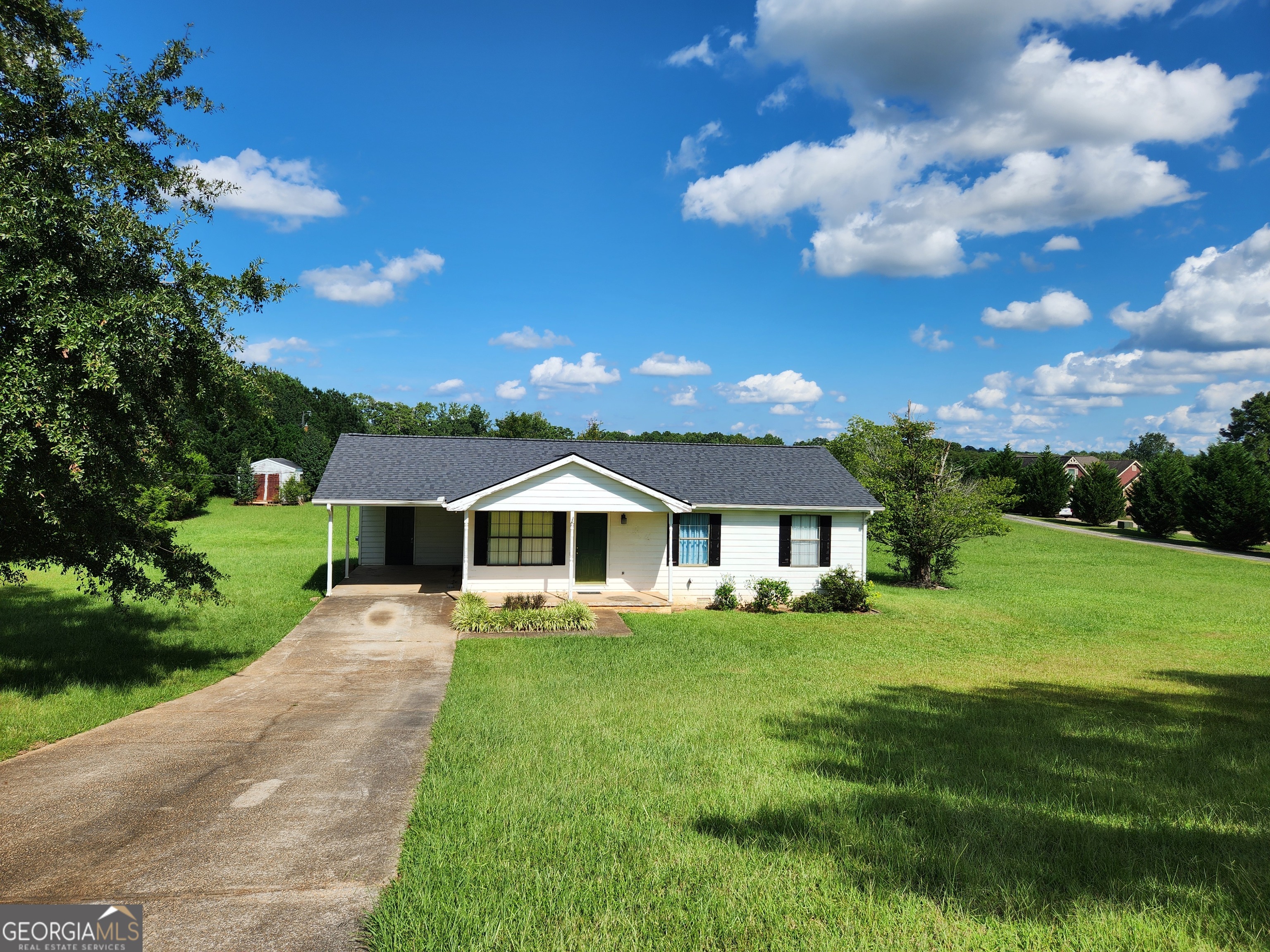2809 South Ola Road Locust Grove, GA 30248 - Photo 1 of 1 a front view of a house with garden