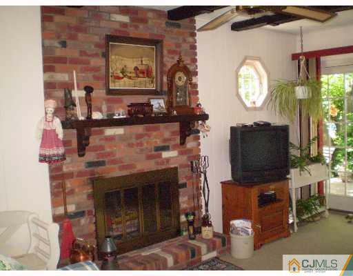 186 Winding Road Iselin, NJ 08830 - Photo 4 of 8 Gallery Image 4