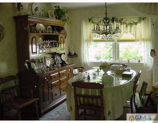 186 Winding Road Iselin, NJ 08830 - Photo 5 of 8 Gallery Image 5