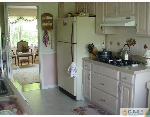 186 Winding Road Iselin, NJ 08830 - Photo 6 of 8 Gallery Image 6