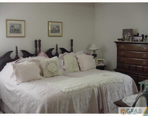 186 Winding Road Iselin, NJ 08830 - Photo 7 of 8 Gallery Image 7