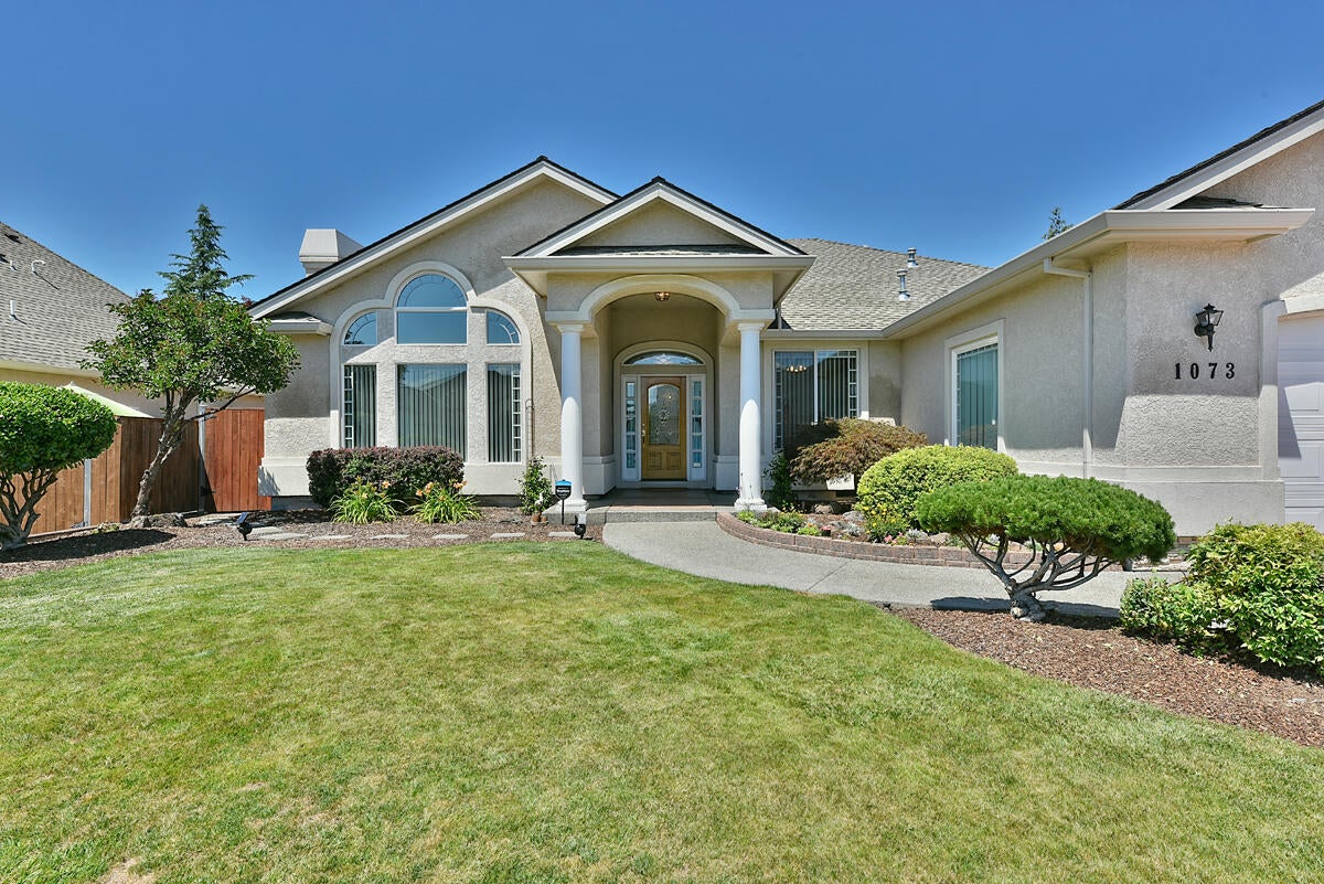 1073 Coral Ridge Eagle Point, OR 97524 - Photo 2 of 33 02