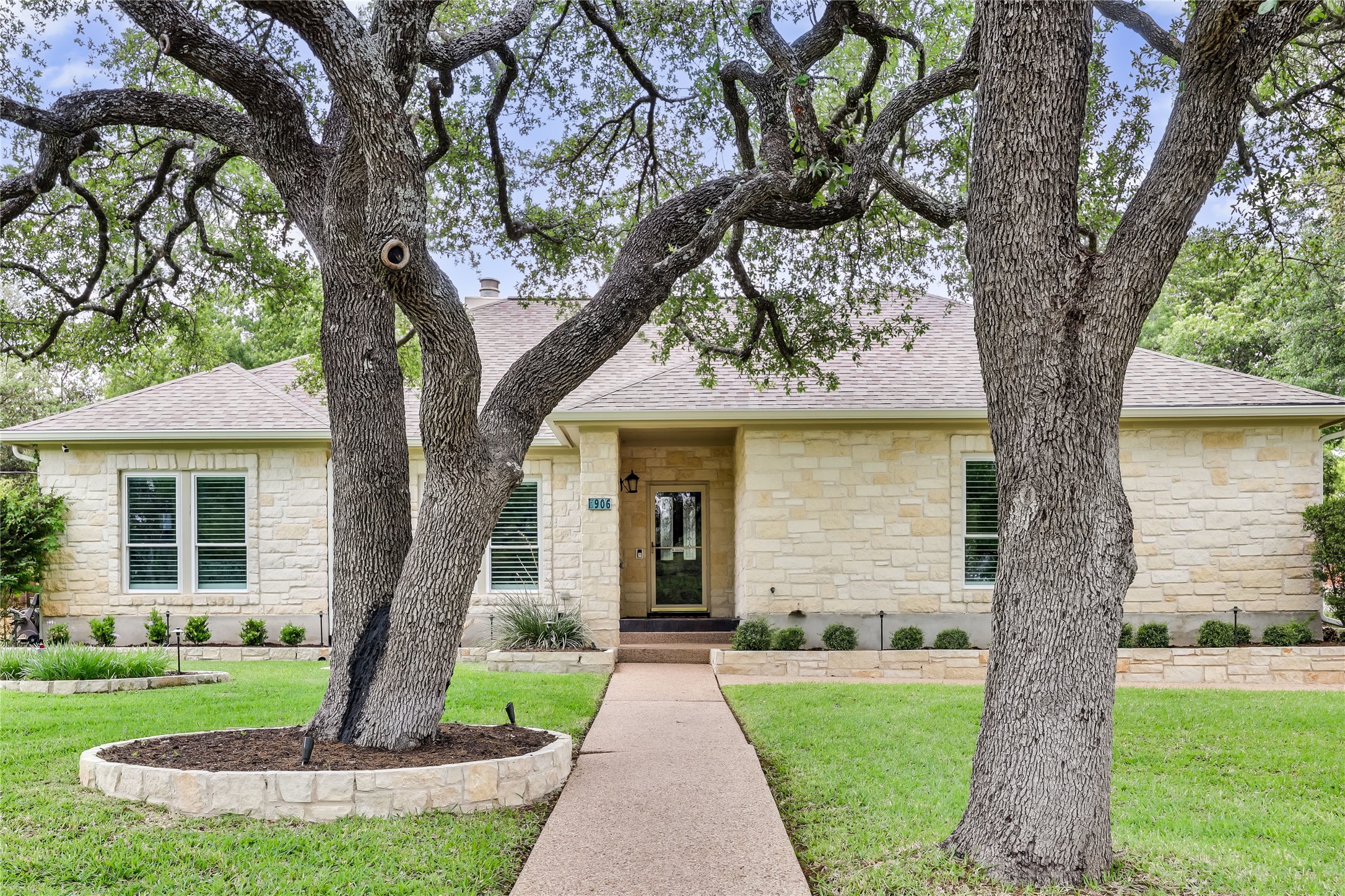 906 Texas Trail Austin, TX 78737 - Photo 1 of 26 a front view of a house with garden