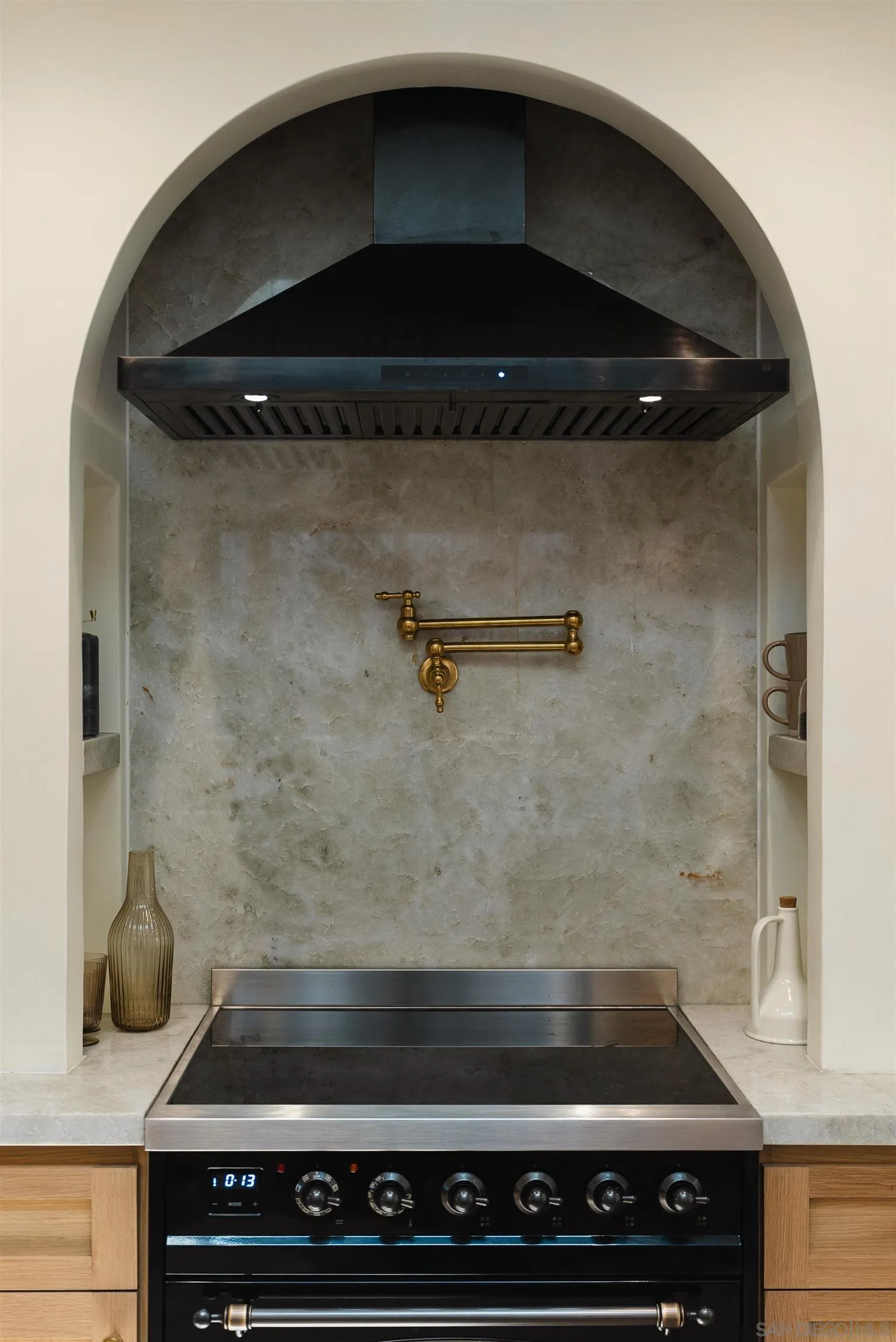 1262 Horizon Ridge El Cajon, CA 92020 - Photo 21 of 68 a close view of a stove