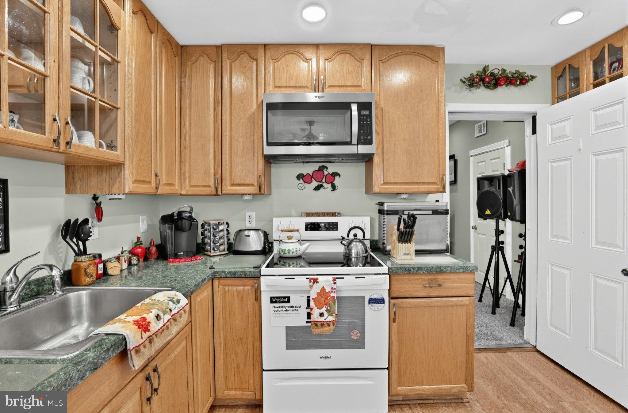 2 Idlewild Road Levittown, PA 19057 - Photo 9 of 43 Brand New Stove