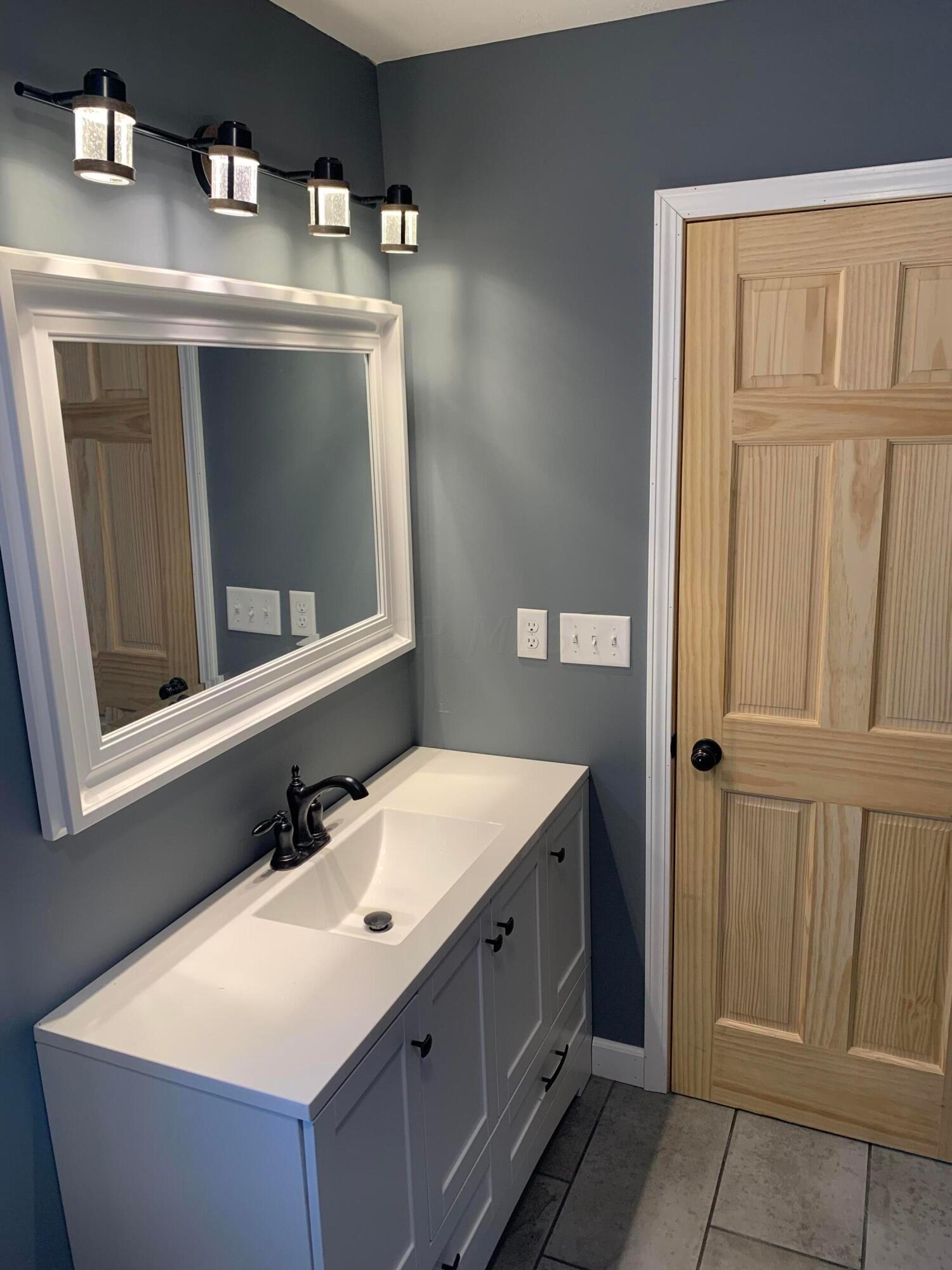 1405 Sullivan Road Chillicothe, OH 45601 - Photo 25 of 30 Primary Bathroom