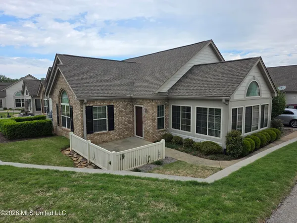 $260,000 | 8710 Parkview Oaks Circle, Olive Branch, MS 38654